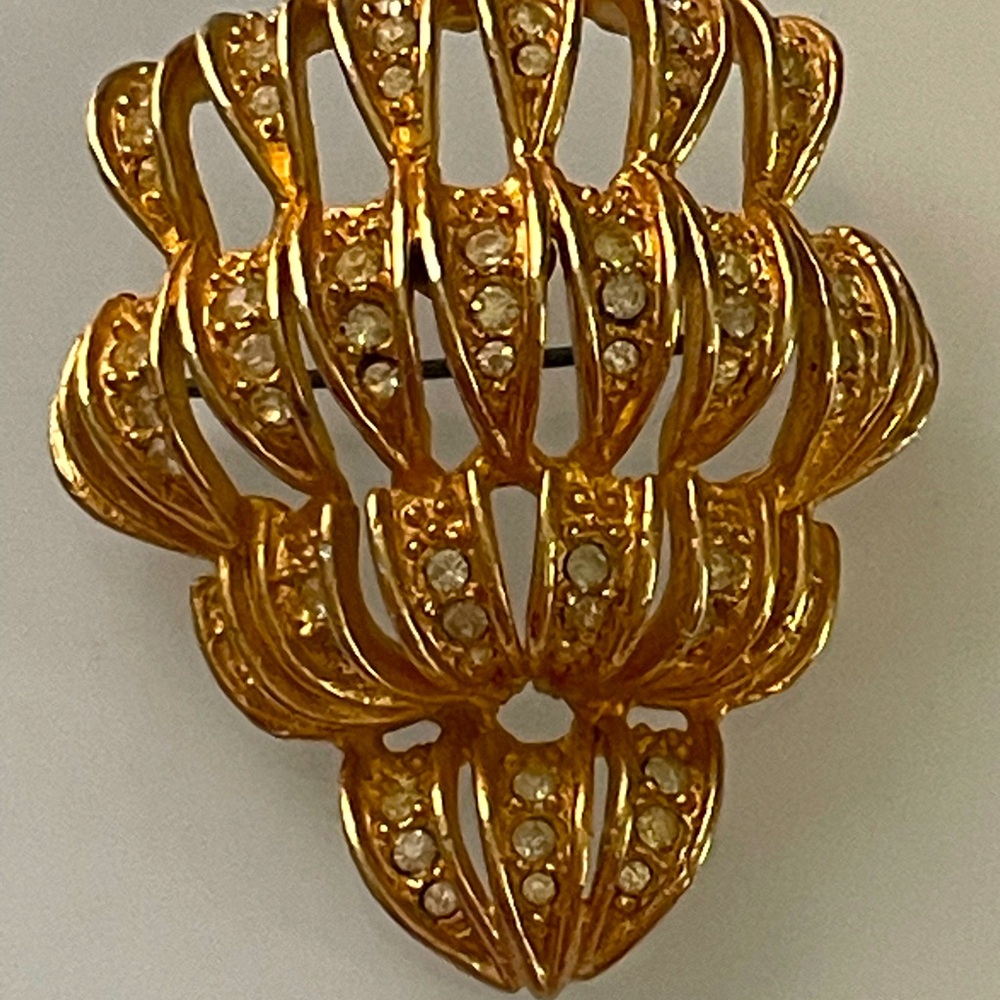 Gorgeous vintage DeNicola gold tone brooch